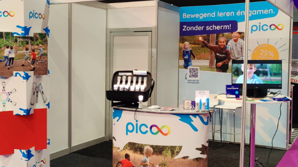 Kinderen die spelen met Picoo